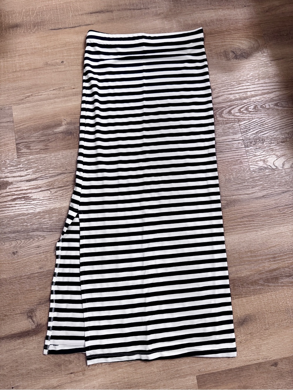 Striped maxi skirt with slit
